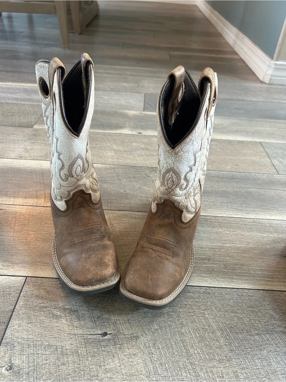 Cody James Two-Tone Western Boots - Brown and Cream